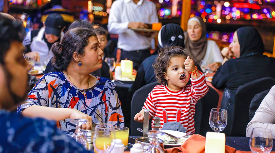 dhow cruise dinner in dubai